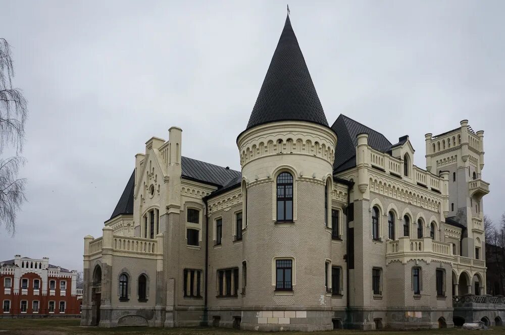 Усадьба понизовкиных ярославль. Усадьба замок понизовкиных ярославль. Замок купца понизовкина ярославль. Замок купца понизовкина. Красный профинтерн ярославль замок.