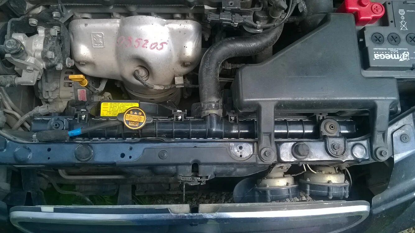 Поставит радиатор ат на мт акцент. Крепление для радиатора от ат акцент. Радиатор хундай соната 2004. Замена радиатора акцент ат. Как поменять радиатор на акценте.