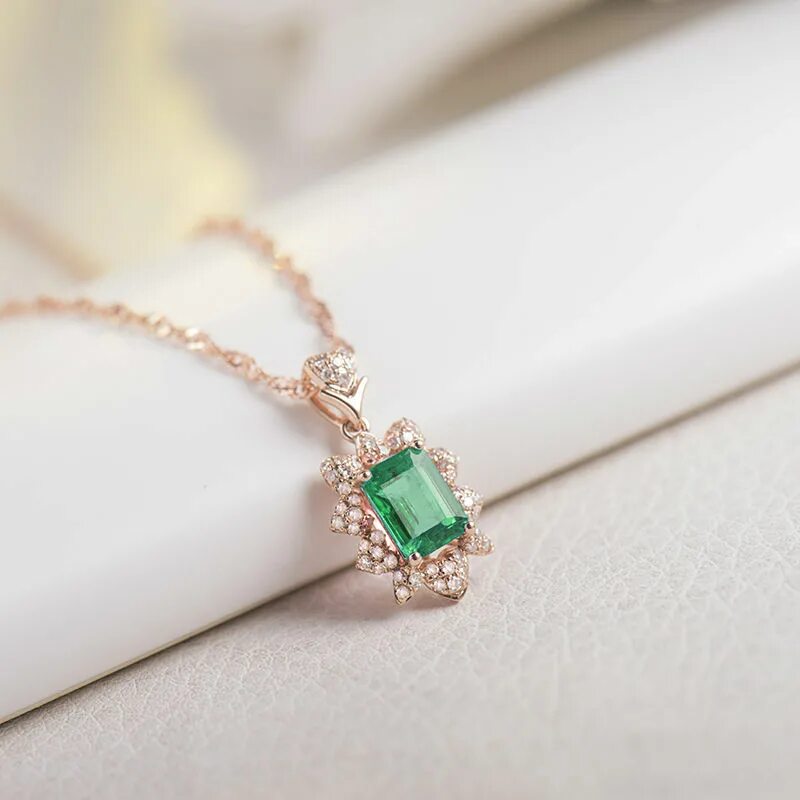 подвеска с изумрудом адамас. изумрудный кулон и цепочка. «изумрудное ожерелье» (1903—1904 гг. изумруд цепочка золотая. подвеска бегунок с изумрудом.