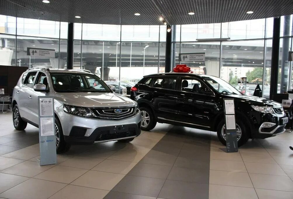 Автосалон китайских машин. Салоны авто в китае. Салоны авто в китае. Автомобильная промышленность китая. Автомобили в автосалоне.