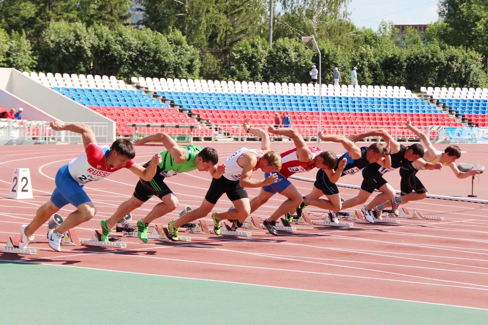 Спортсмен занимающийся атлетикой. Легкая атлетика. Спорт легкая атлетика. Легкая атлетика соревнования. Легкий.