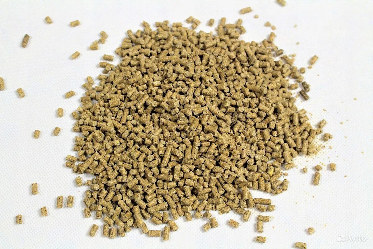 Дробленый комбикорм. Корм для курей несушек. Корма для бройлеров max weeg. Комбикорм max weeg состав. Корм для курочек.