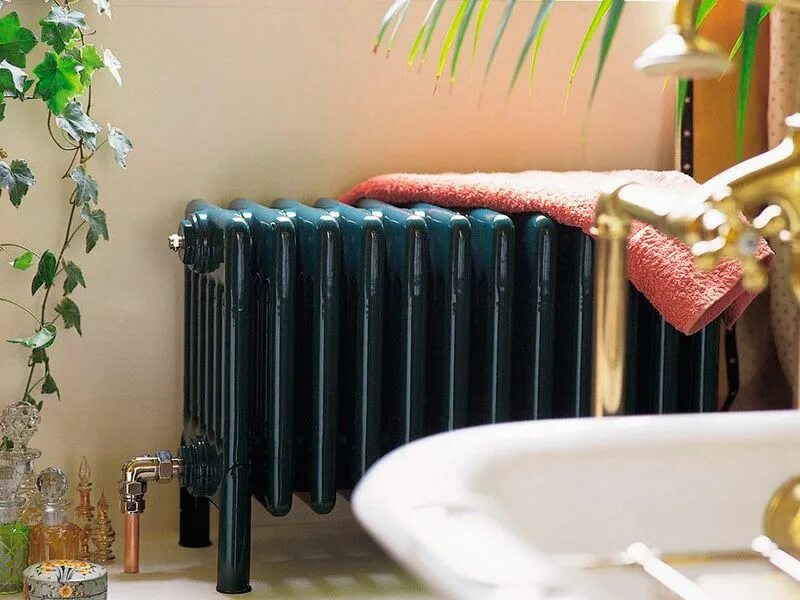 Чем покрасить батареи в квартире. Радиатор отопления. радиаторы в интерьере. батареи в квартире. радиатор отопления в квартире.