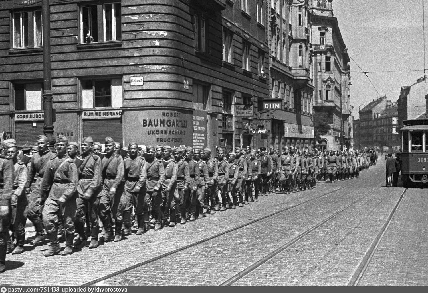 Красная армия в чехословакии. Советские войска в Праге 1945. Пражская операция 1945. Пражская операция май 1945 год освобождение Чехословакии. Штурм Праги 1945.