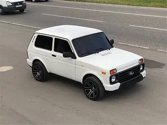 Как выглядит белая нива Cordiant OFFROAD и КАМА-232 на черных родных штампах Lada 4x4 3D, 1,7 л, 2011