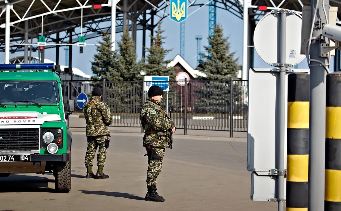 В сторону украинской границы. Пункт пропуска Гоптовка. Погран пункт Гоптовка. Нехотеевка таможня пограничники. Российско-украинская граница.