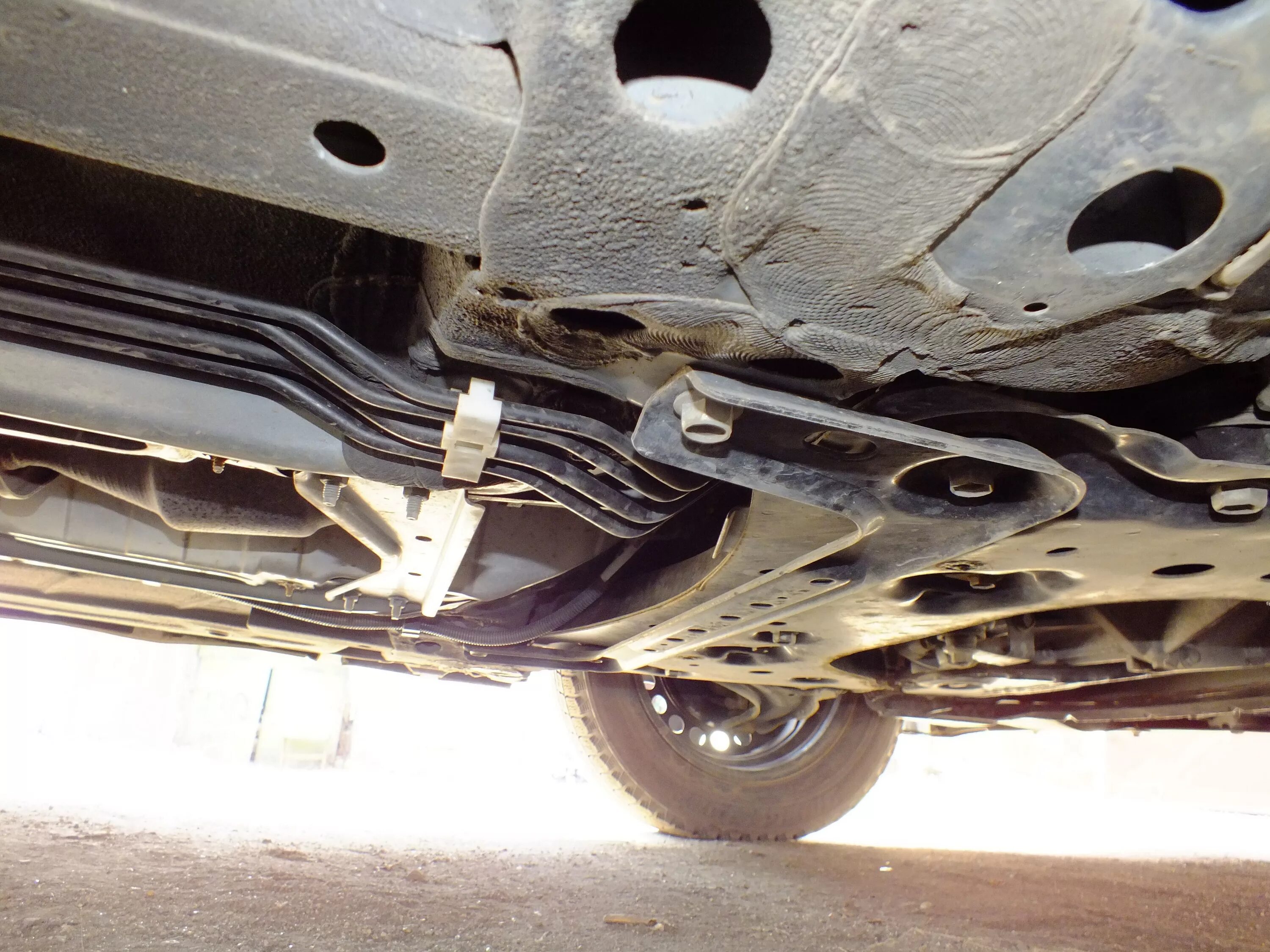 Nissan 340 задний привод. Mazda demio e-4wd. тиида 4wd. E 4wd nissan. ниссан с e 4wd.