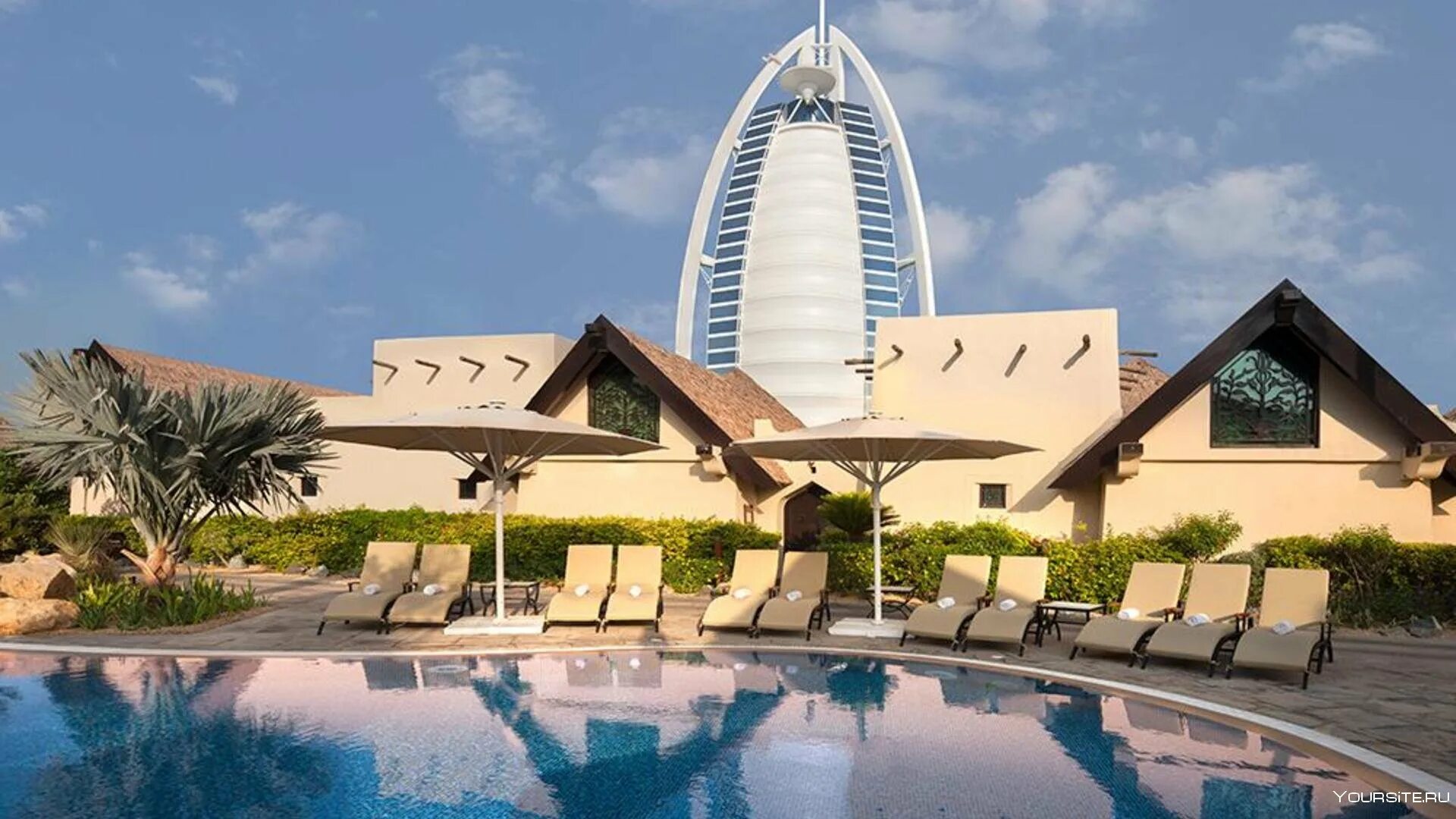 Jumeirah Beach Hotel 5. Beit al Bahar 1 b/r Royal Villa в Jumeirah Beach Hotel 5*. Отель Дубай Пан Джумейра. Куплю воду дубай