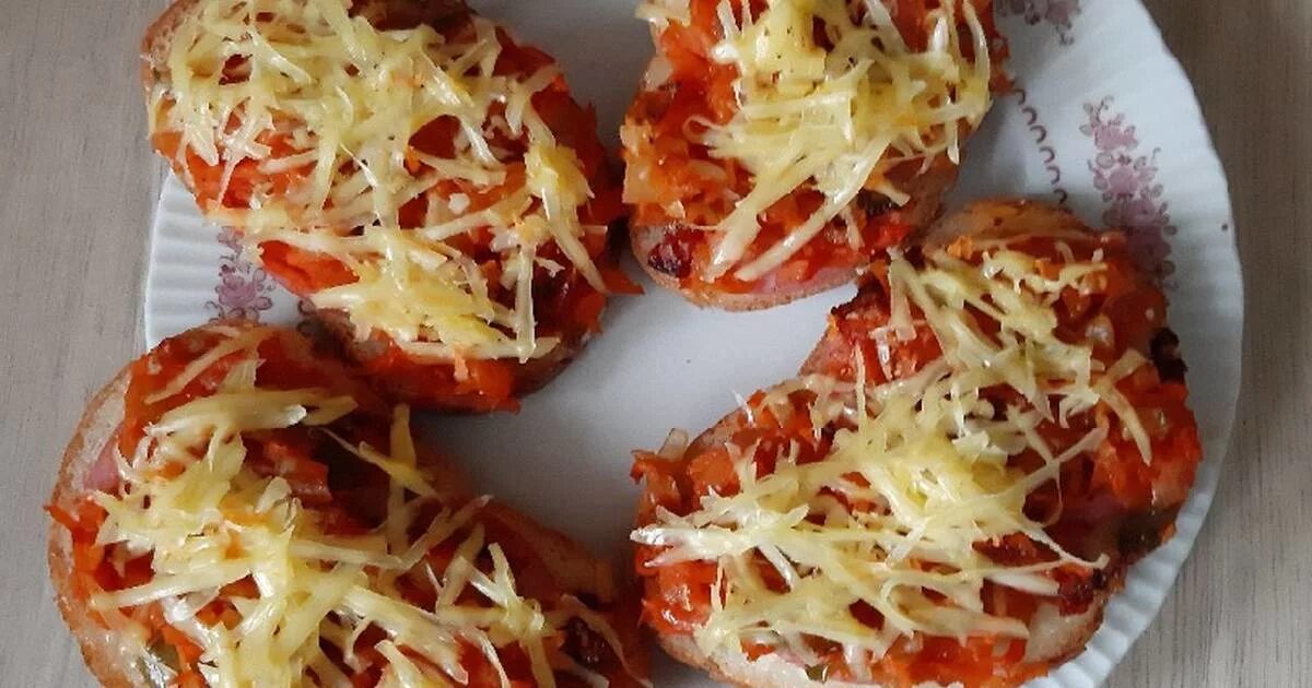 Бутерброды с кетчупом. Бутерброд с кетчупом. горячие бутерброды с кетчупом. бутерброд с колбасой сыром и кетчупом. бутерброды с кетчупом и сыром.