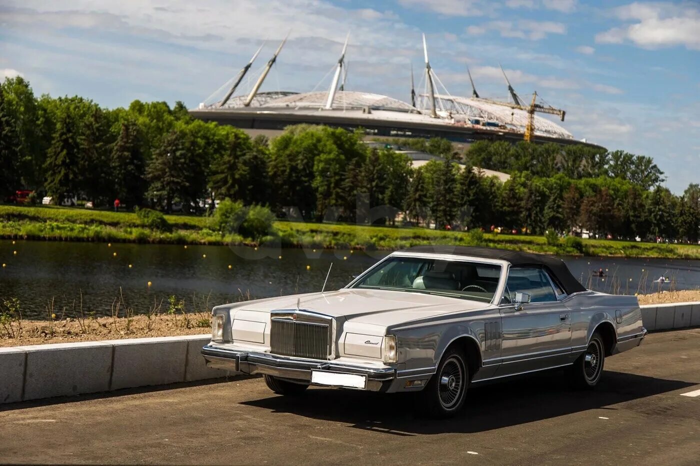 Понтиак бонневиль 1990. Американские автомобили минск. Коллекция автомобилей. Американские автомобили минск. Спутник автомобиль сша.