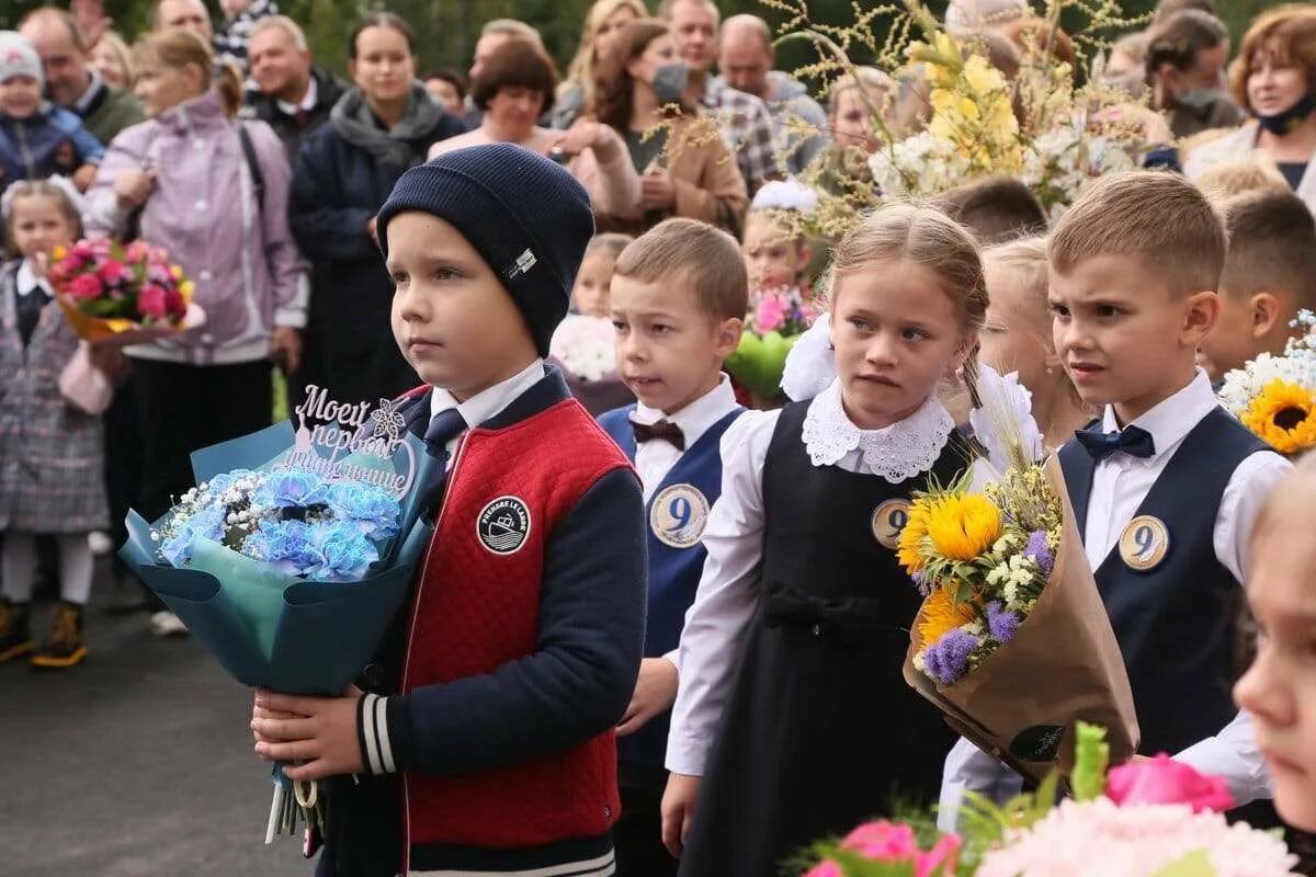 Первый урок на 1 сентября. Первоклашки. Школа первоклассника. С 1 сентября первокласснику. Дети в школе 1 сентября.