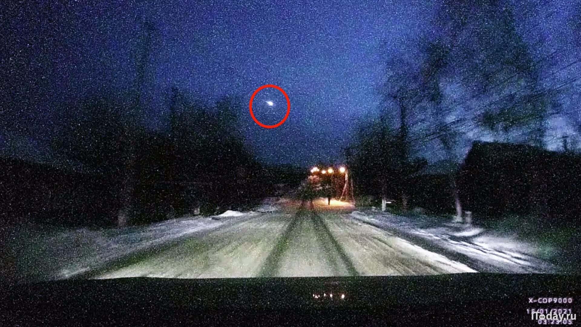 Падение луны фильм 2022 poster. Падение земли 2021. Падение земли 2021. Падение земли 2021. Метеорит в иркутске 2021.