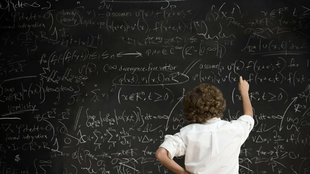 На доске было написано 20 натуральных. Мел для доски. школьная доска. человек у доски. формулы мелом на доске.