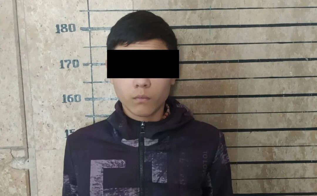В волгограде задержали подростков избивших мужчину. Арестованный подросток. Задержание несовершеннолетнего. Задержали мужчину. Избитые девушки кыргызы.