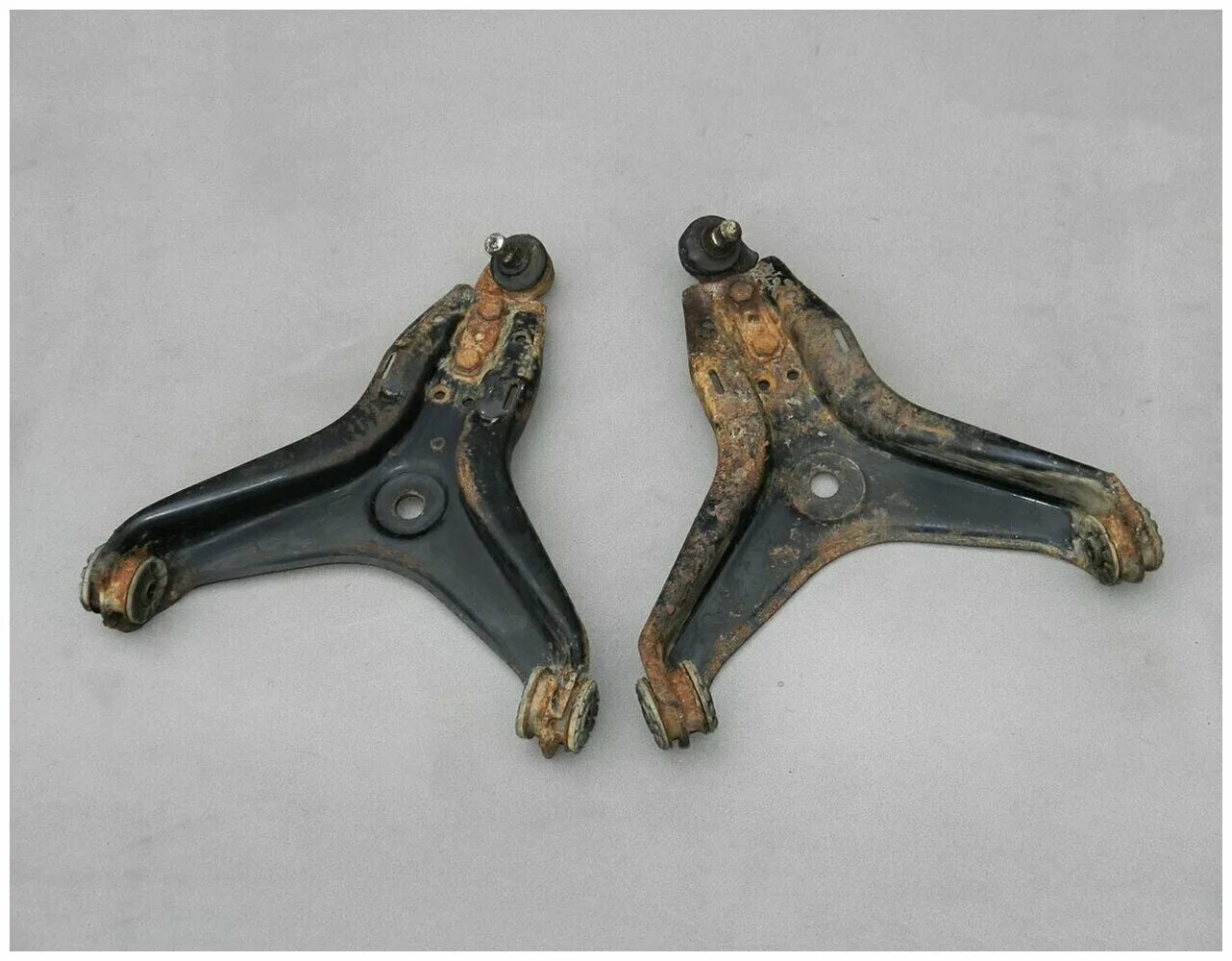 передние рычаги ауди 80 б3. передний рычаг ауди 80. передний рычаг ауди 80. передние рычаги ауди 80 артикул. рычаг передний подвески audi 80.