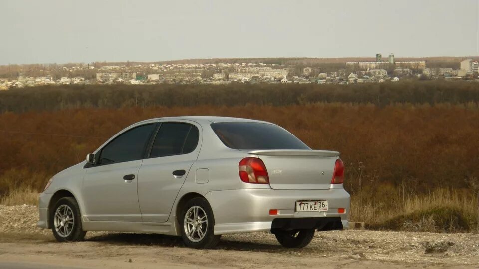 Купить тойоту плац. Обвес Toyota Platz. Toyota Platz 2002 Tuning. Toyota Platz 2001 Tuning. Тойота Платц в обвесе.