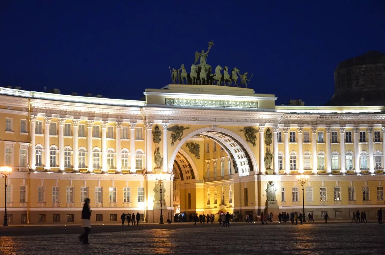 Санкт петербург дворцовая площадь 6 8 эрмитаж. Дворцовая площадь главный штаб в Санкт-Петербурге.