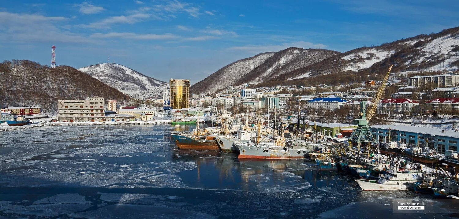 Погода в петропавловске камчатском по часам. Порт Палана Камчатка. Порт Петропавловск Камчатский зимой. Центр Петропавловска-Камчатского. Набережная Петропавловска-Камчатского.