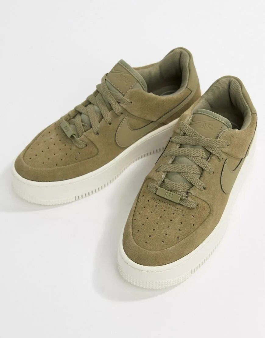 Кеды хаки. Найк АИР Форс 1 хаки. Nike Air Force 1 Sage Low Khaki. Nike Air Force 1 хаки. Nike Air Force 1 07 хаки.