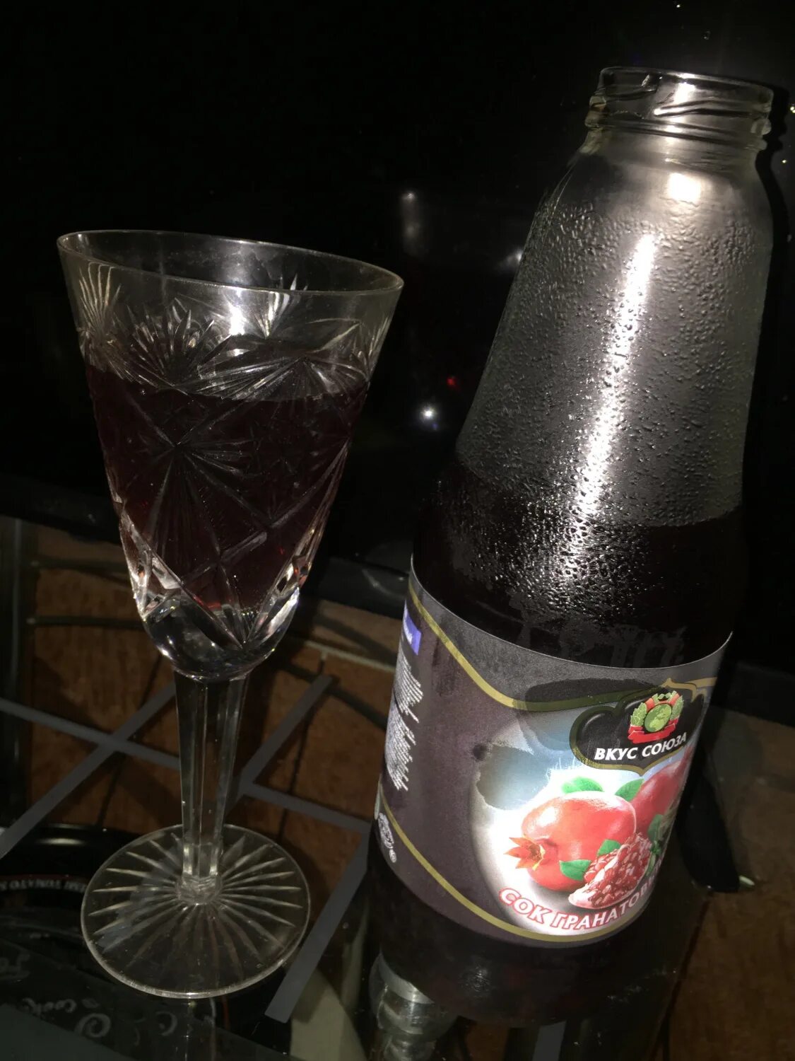 Гранатовый сок kral фреш. Гранатовый сок вкус. Гранатовый сок в стеклянных бутылках. Гранатовый сок в светофоре. Гранатовый сок в светофоре.