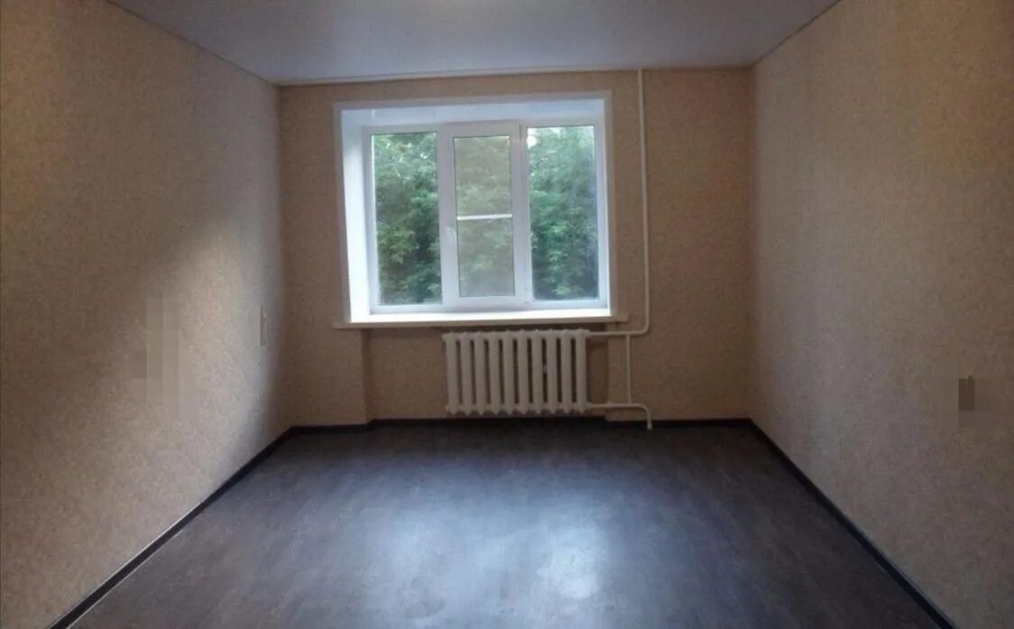 Комната в общежитии без мебели. Комната без мебели. Комната 18 кв м без мебели. Пустая комната в общежитии.