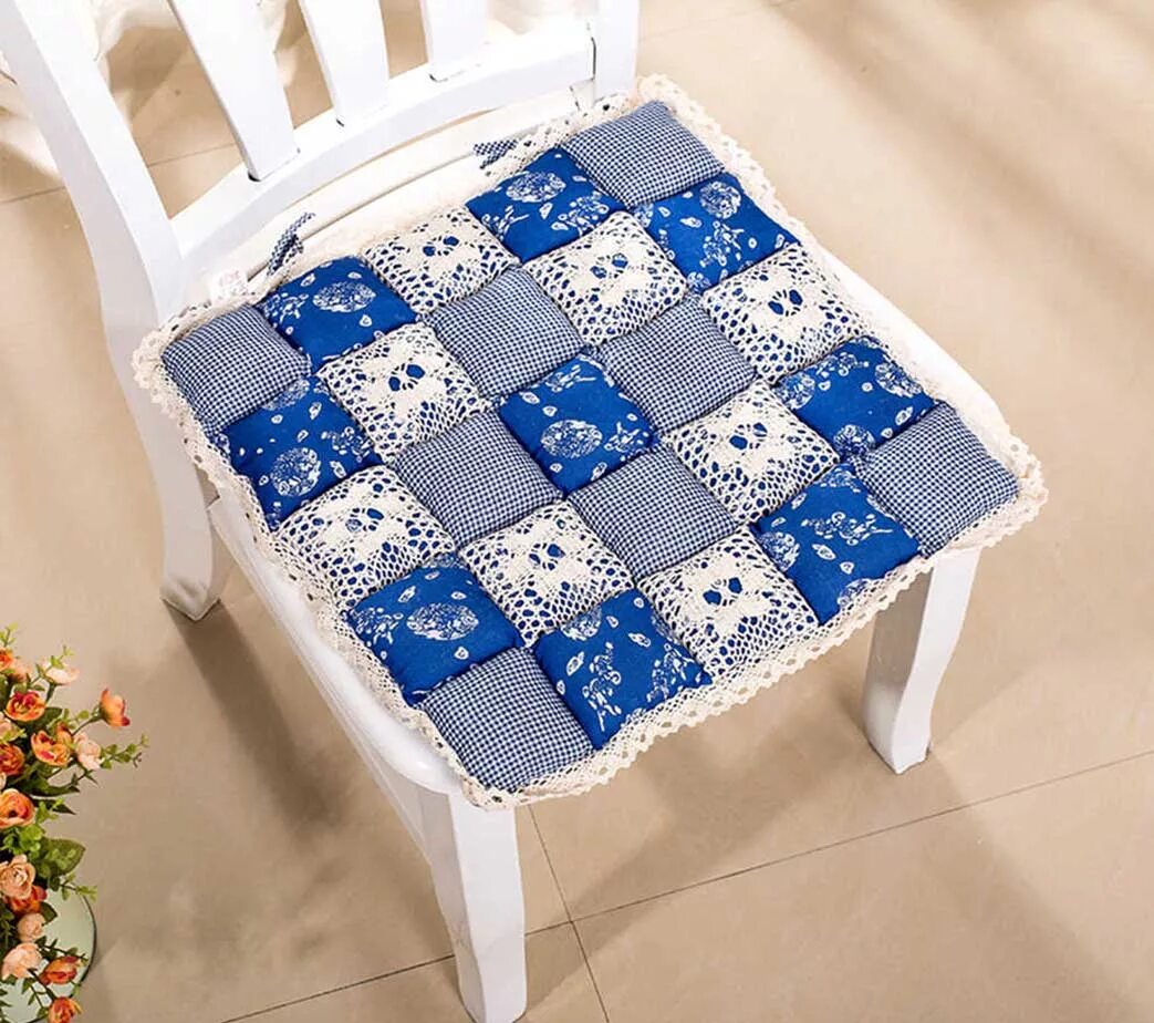 Вязаные сидушки на стулья. Подушка на табурет. Сидушка на табурет круглая. Сидушки на табуретки. Подушка на стул крючком.