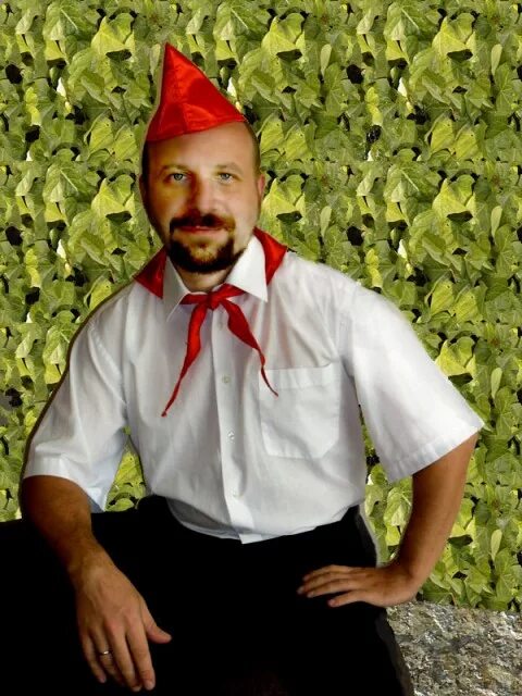 Галстуки пионерские разноцветные. Пионер вожатых. Красавицы пионерки. Пионер вожатых. Вечеринка в стиле пионеров.