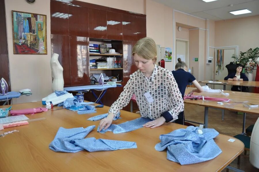 Рязанская ризница. Швея на производство. Швея на мебельное производство. Швейный мебельный цех. Швея портной.