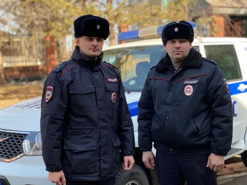 Семья из Иркутска поблагодарила полицейских, оказавших первую помощь их дочери