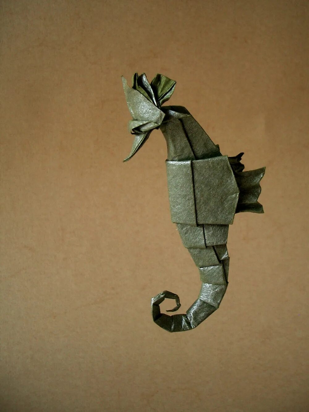 Оригами морской конек. Оригами коньки. Морской конек из оригами. Оригами морской конек из бумаги.
