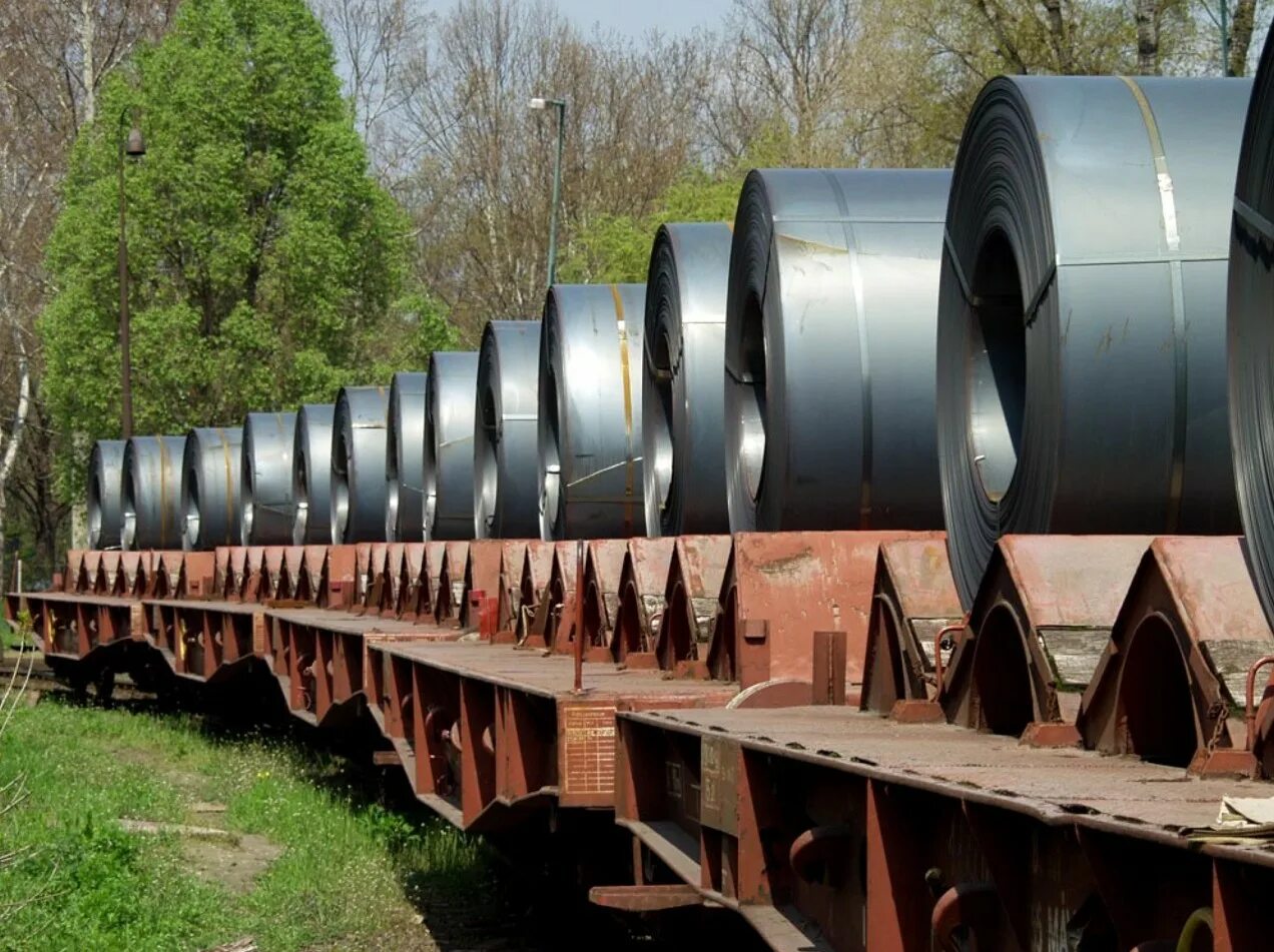 перевозка железа. танк контейнер по ж/д. негабаритные вагоны. перевозка железа. транспортировка руды.