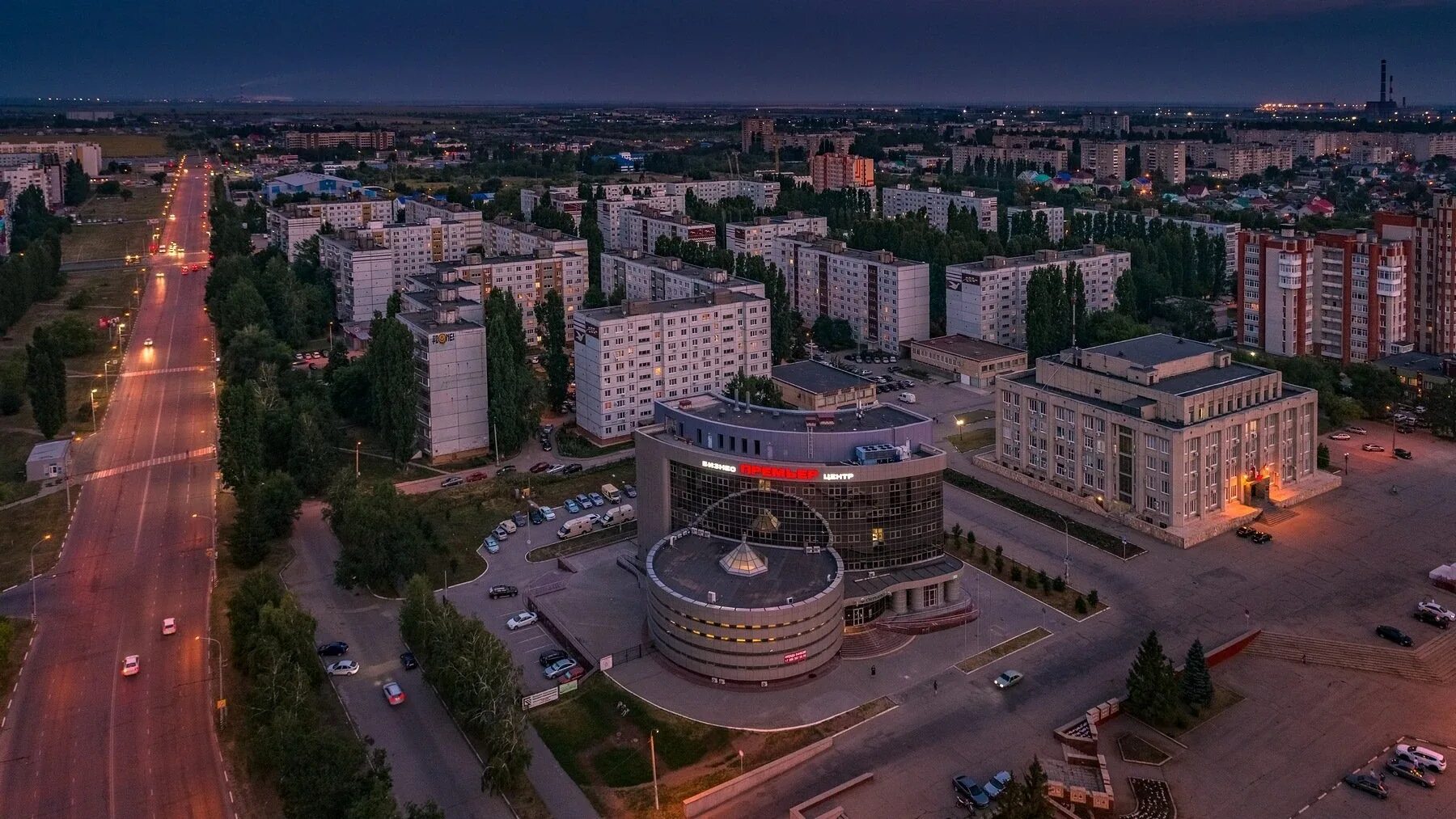 Город волжский 26 микрорайон. Код г волжский. Парк вгс волжский. Аттракционы волжский площадь ленина. Код г волжский.