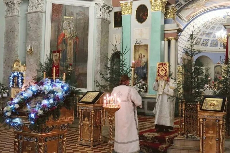 Собрание в церкви. Архиерейский собор ростов великий. Спасо-яковлевский монастырь зачатьевский собор. Яковлевско-благовещенский храм ярославль. Службы в яковлевской церкви.