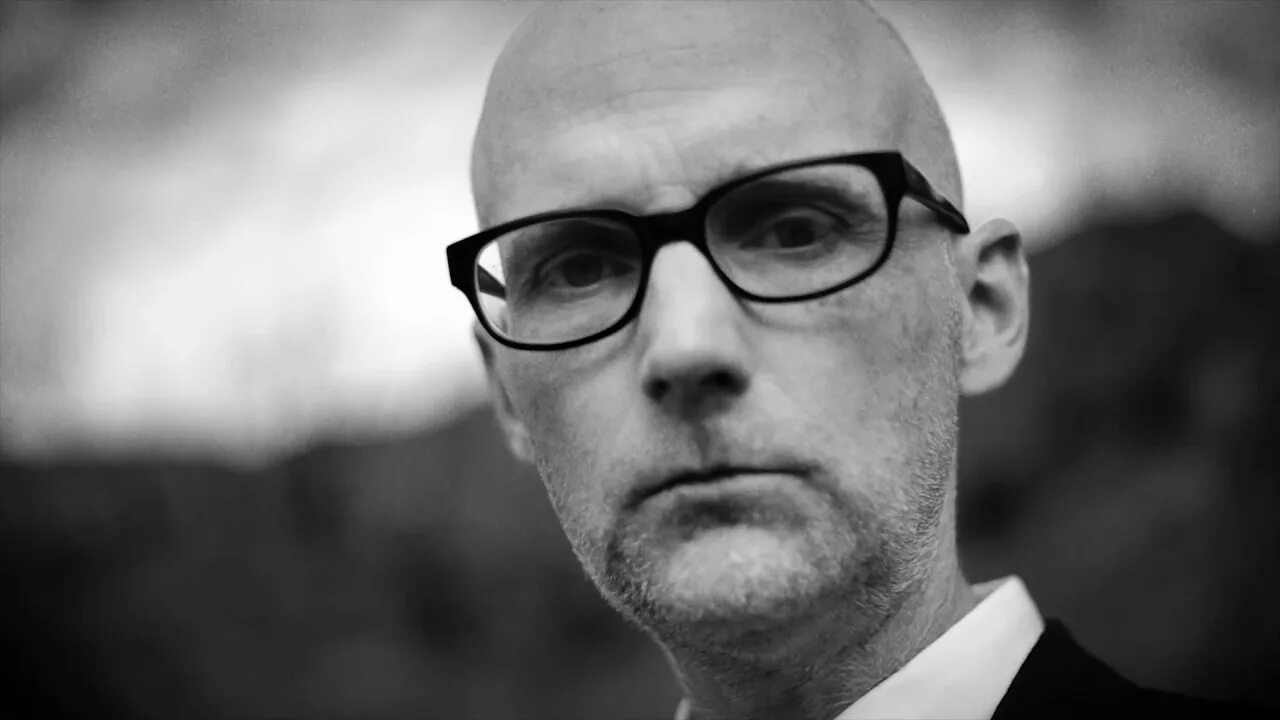 Moby trouble. Moby. moby исполнитель. моби солист. moby в молодости.