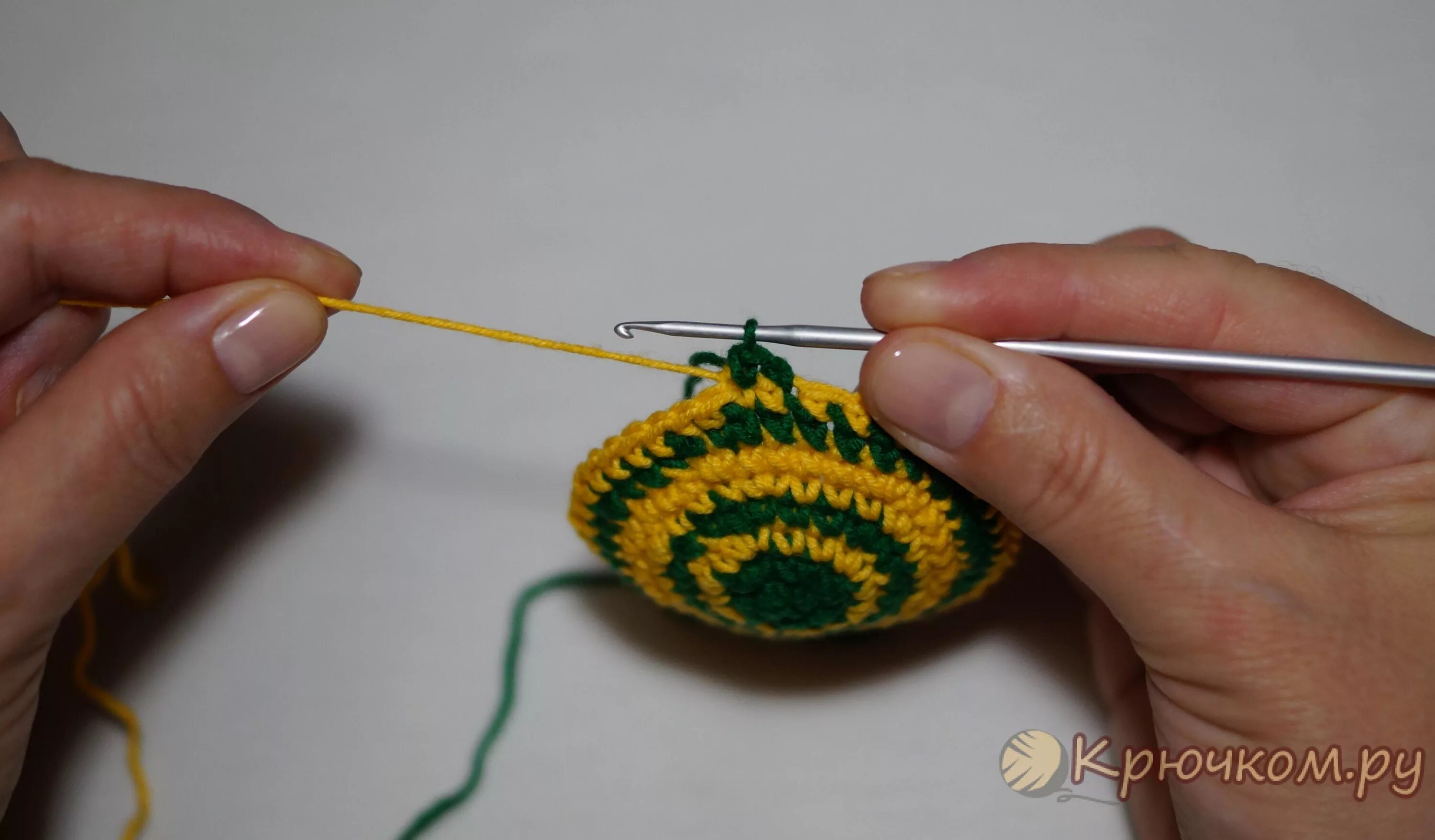 Смена цвета при круговом вязании крючком. Незаметный переход цветов крючком. Круговое вязание. Смена нити вязания крючком. Вязание крючком по кругу.