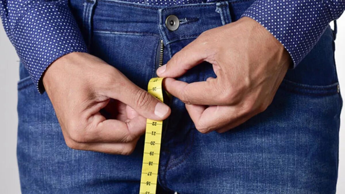 размеры мужского достоинства таблица. мужской орган 18. мужской орган 18. парень с линейкой. линейка для измерения члена.