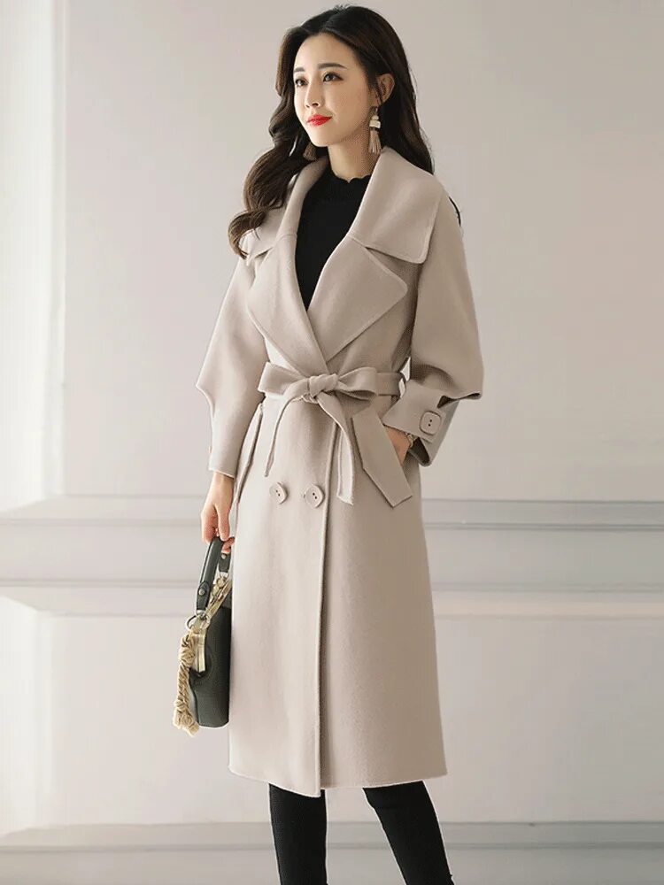 Очень красивые пальто. Кейп пальто длинное мода 2022г. Пальто женское 2022 2023. Драповое пальто женское 2022.