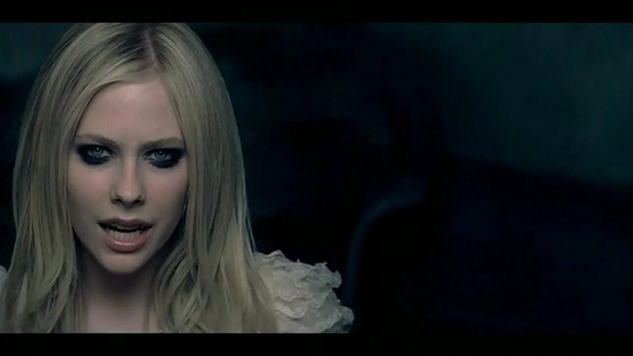 Хочу новые клипы. Avril Lavigne клипы. Аврил Лавин клипы. Аврил Лавин первый клип. Аврил Лавин новые клипы.