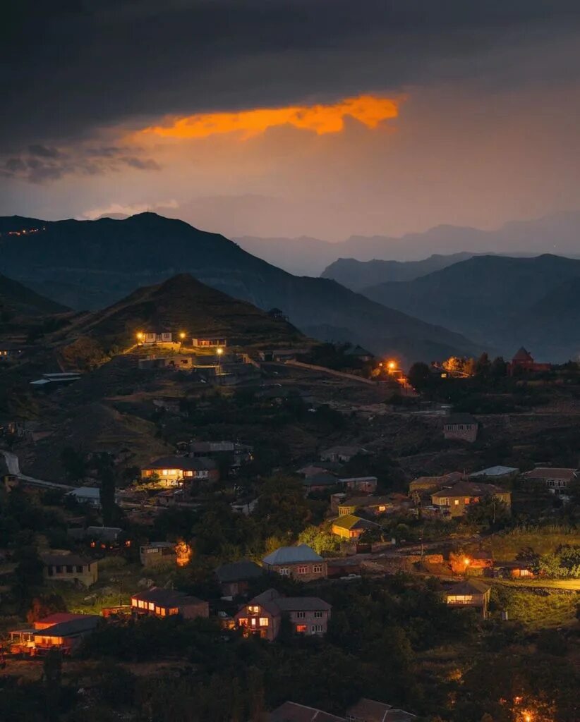 Аул чох (гунибский район). Гора куруш. Горы куруш дагестан. Казбек грузия звезды. Аул ночью.