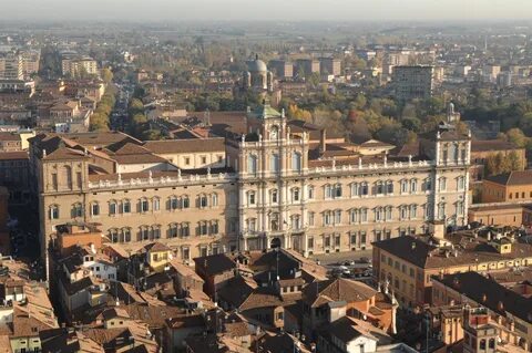 Discover Modena in a day - the town of Lambrusco, Ferrari, Pavarotti