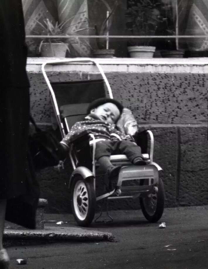 оставляли детей в колясках