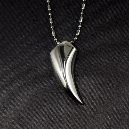 Подвеска клык. Клык на шею. Клык на шею. Акулий зуб подвеска. Подвеска клык.