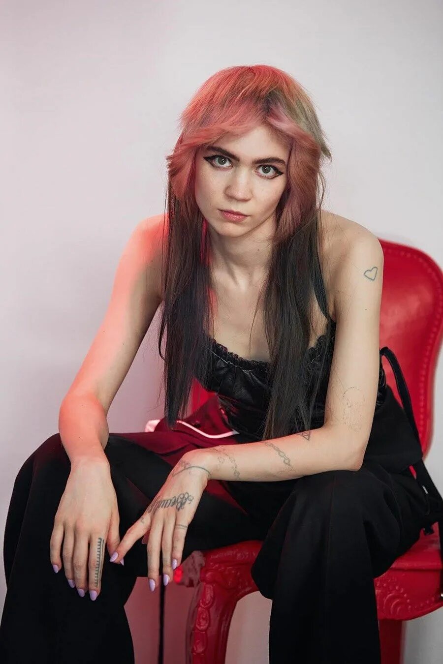 Граймс клэр буше. Клэр буше граймс. клер элис буше. grimes певица. канадская певица граймс.