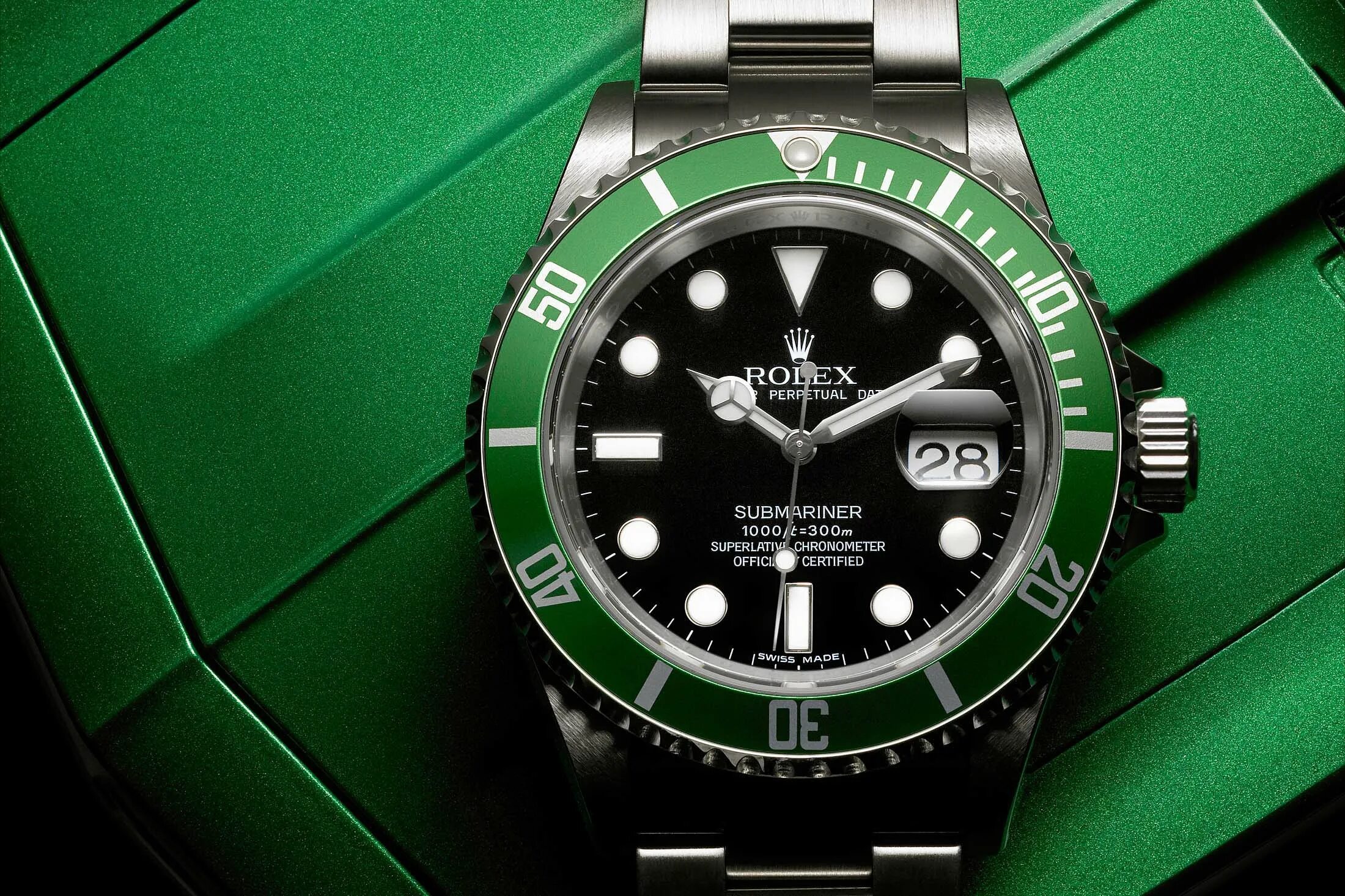 Часы кинуть. Rolex Submariner зеленые. Часы ролекс Субмаринер зеленые. Rolex Green 2024. Часы ролекс зеленые мужские.