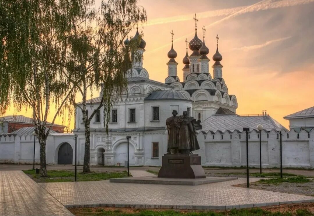 Муром монастырь сайт. Свято-Троицкий монастырь в Муроме. Троицкий женский монастырь Муром. Монастырь Петра и Февронии в Муроме. Храм Святой Троицы Свято-Троицкого монастыря в Муроме.