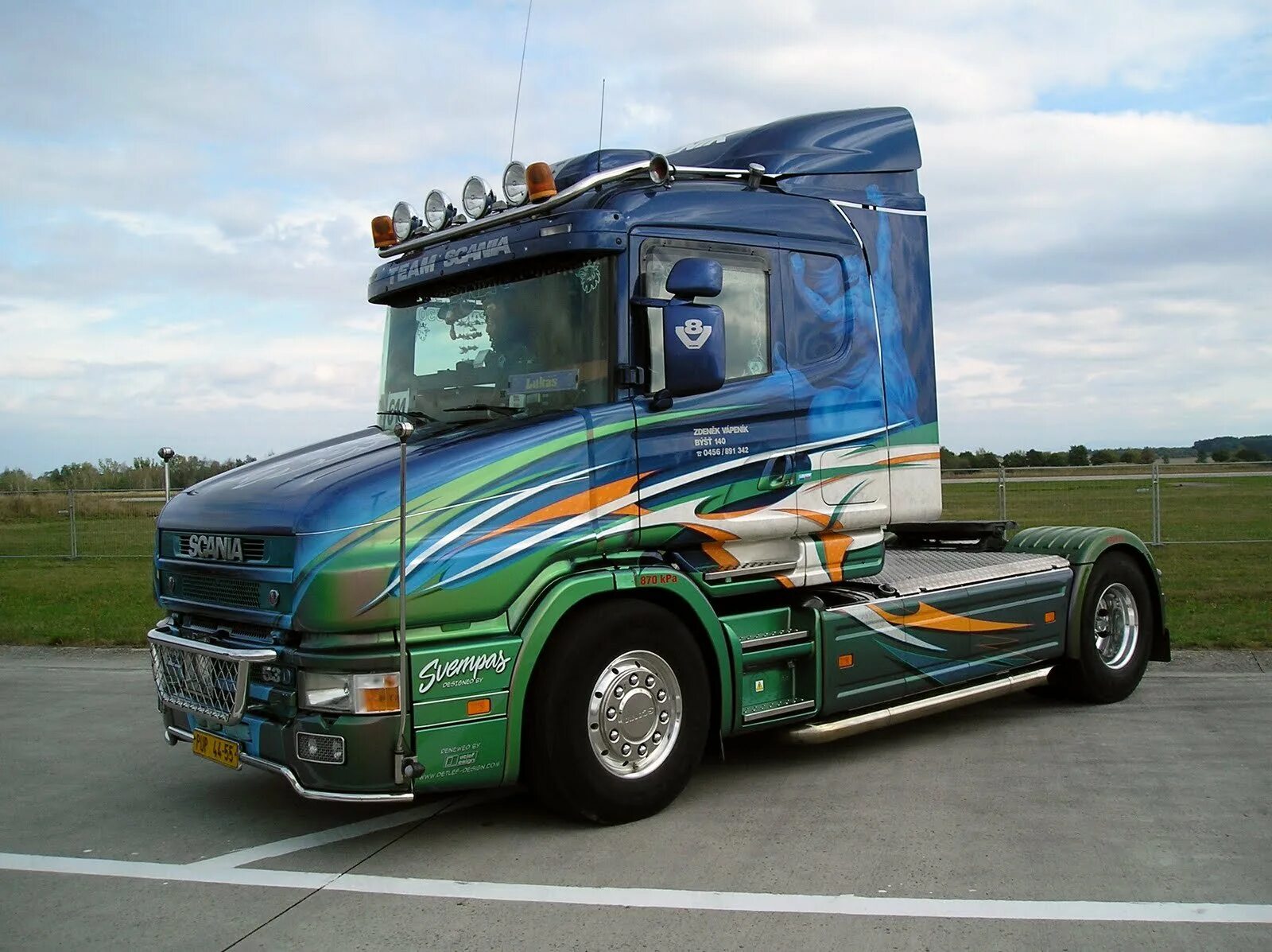 Легковушка скания. Scania t144. Scania t142. Скания т 530. Грузовик Скания тюнингованный.