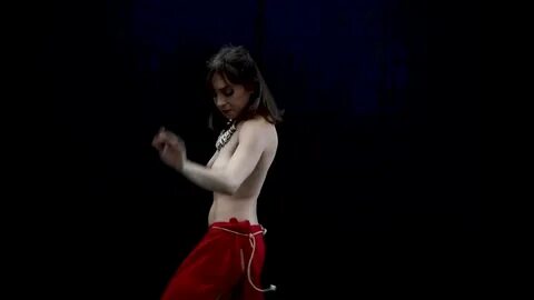 Экзотический танец топлесс.