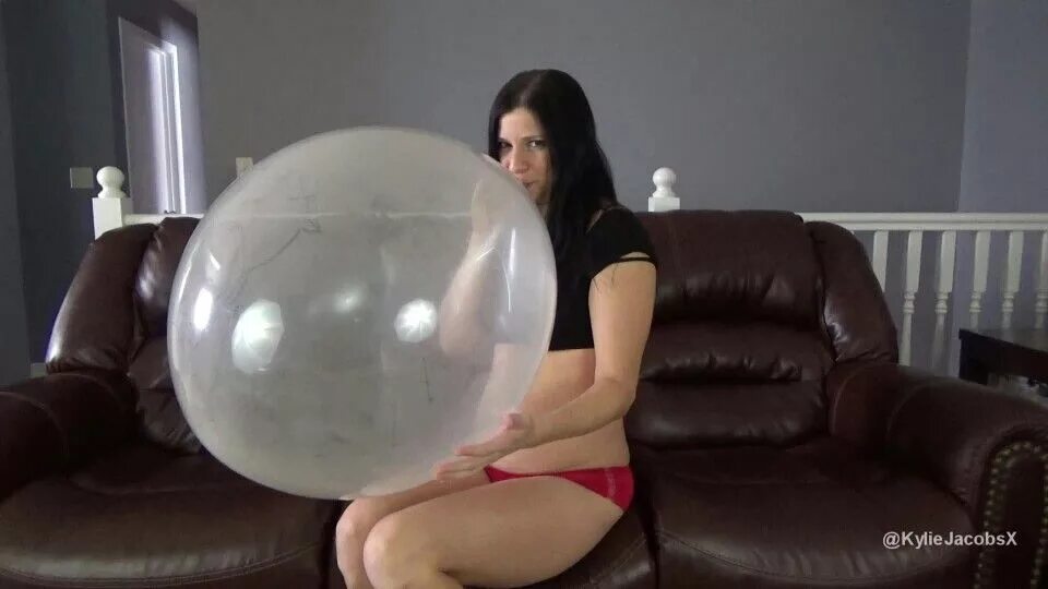 Looner balloon pop loud. Balloon blow to pop видеозаписи. Фетиш с надувными мячами. Blow to pop balloons. Balloon pop.