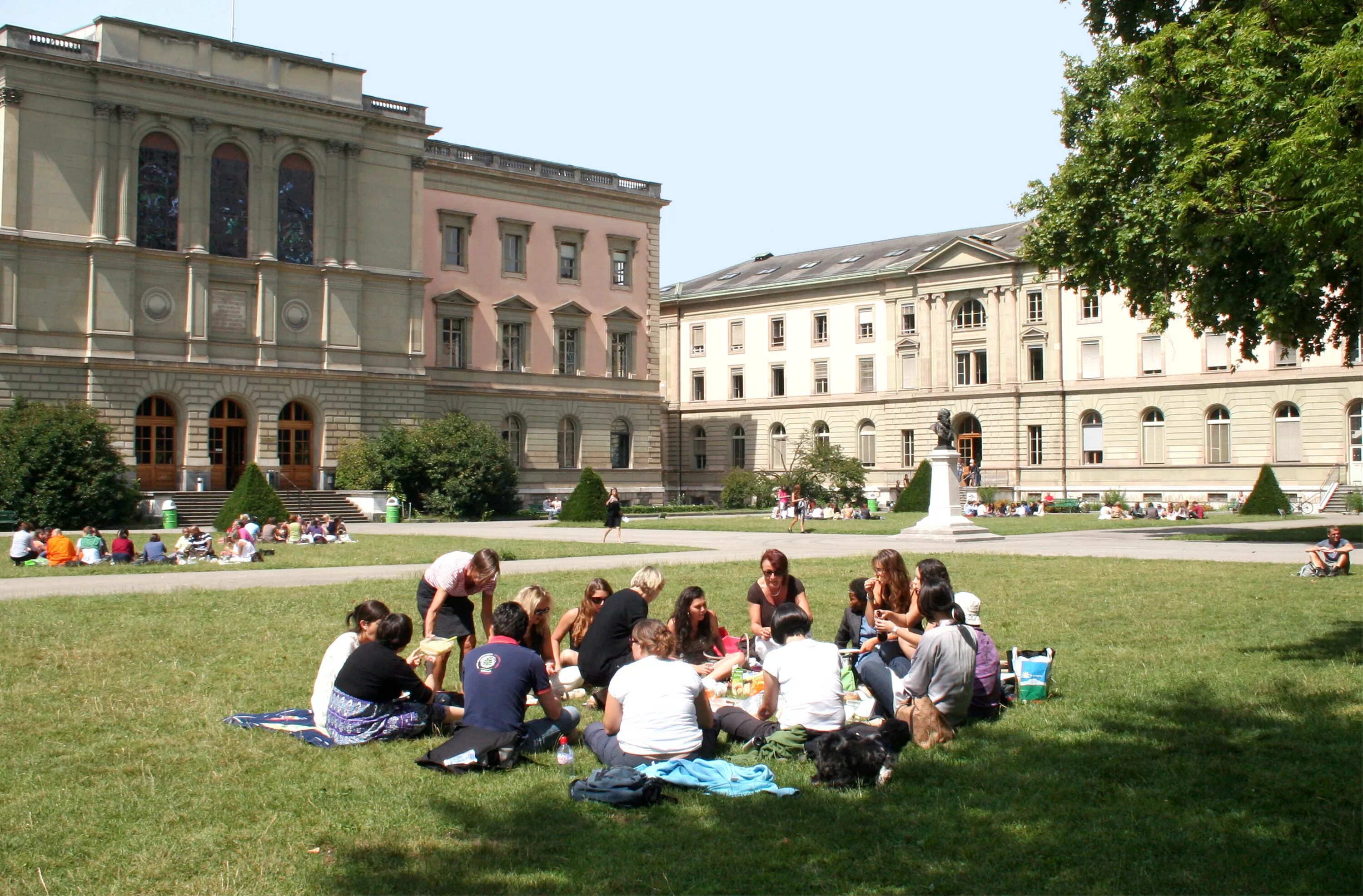 Женевский университет в Швейцарии. International University in Geneva в Женеве. Женевская школа в Швейцарии. Колледжи Швейцарии.