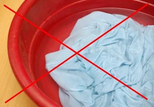 Пятна на одежде. Как удалить корректор с одежды. Как отстирать засохший корректор. Корректор на одежде. Пятно от ручки на рукаве.